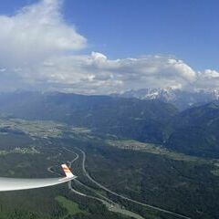 Flugwegposition um 15:38:09: Aufgenommen in der Nähe von Gemeinde Arnoldstein, Arnoldstein, Österreich in 1539 Meter